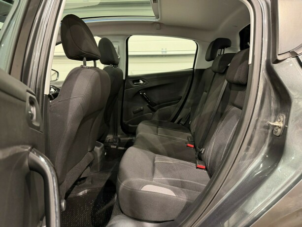 peugeot-208-bensin-2014-big-10