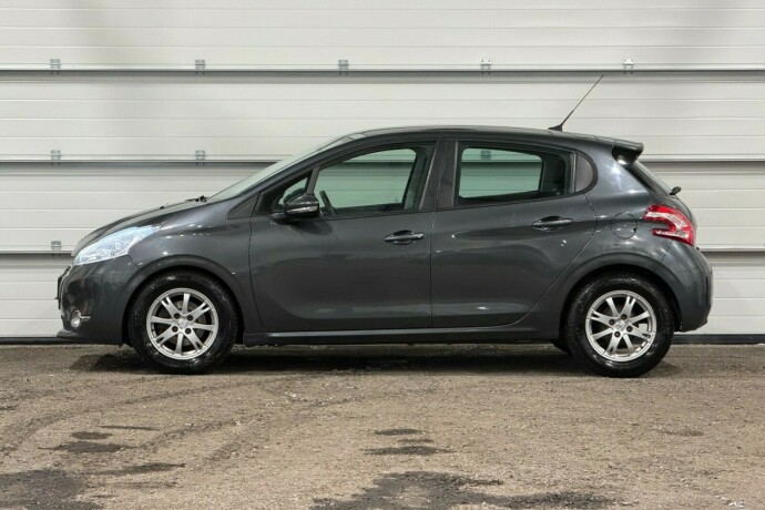 peugeot-208-bensin-2014-big-4