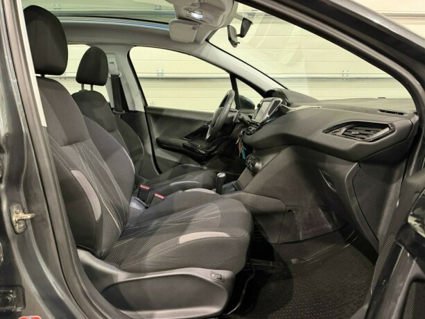 peugeot-208-bensin-2014-big-8