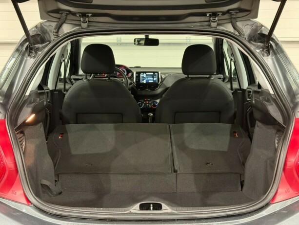 peugeot-208-bensin-2014-big-12