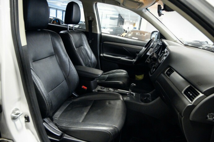 mitsubishi-outlander-diesel-2014-big-9