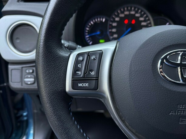 toyota-yaris-elektrisitetbensin-2012-big-12