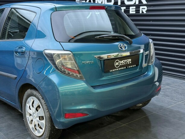 toyota-yaris-elektrisitetbensin-2012-big-4