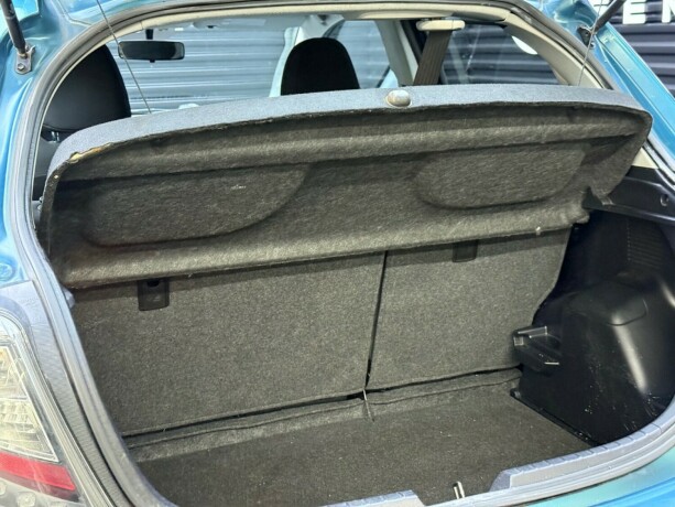 toyota-yaris-elektrisitetbensin-2012-big-25