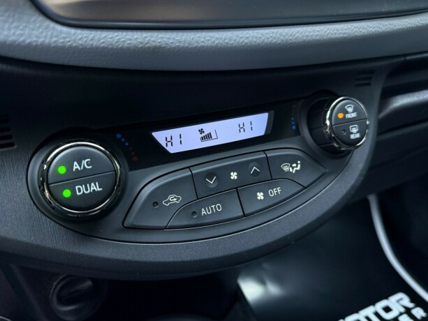 toyota-yaris-elektrisitetbensin-2012-big-19