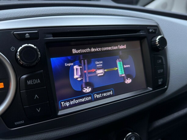 toyota-yaris-elektrisitetbensin-2012-big-17