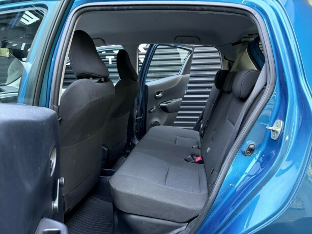 toyota-yaris-elektrisitetbensin-2012-big-23