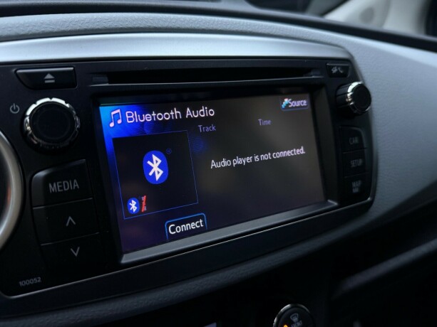 toyota-yaris-elektrisitetbensin-2012-big-18