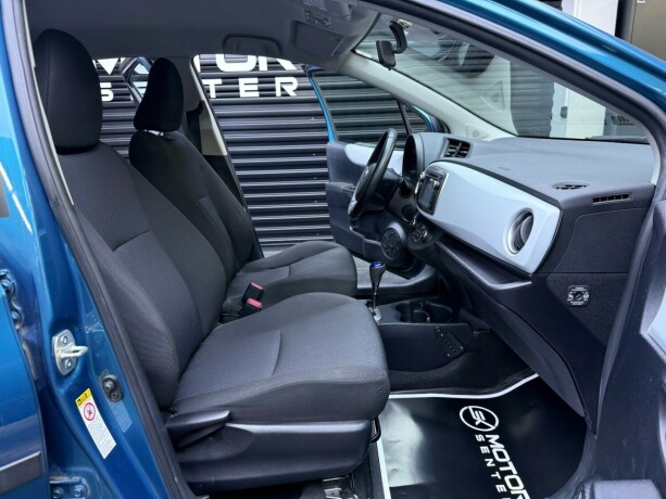 toyota-yaris-elektrisitetbensin-2012-big-22