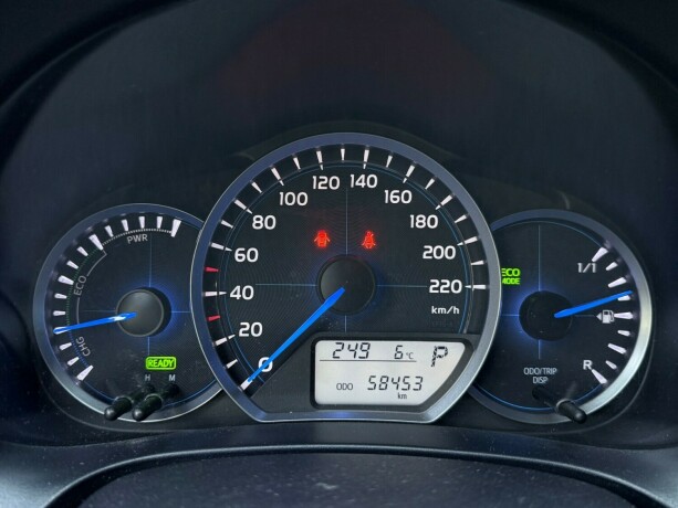 toyota-yaris-elektrisitetbensin-2012-big-14