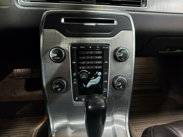 volvo-xc-70-diesel-2011-big-31