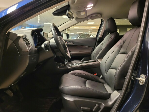 mazda-3-bensin-2017-big-21