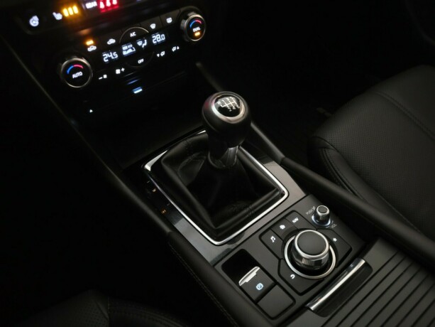 mazda-3-bensin-2017-big-25