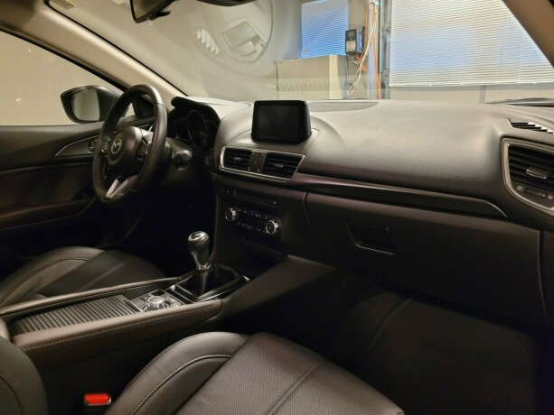 mazda-3-bensin-2017-big-13