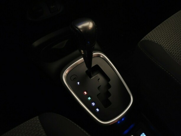 toyota-yaris-elektrisitetbensin-2016-big-18