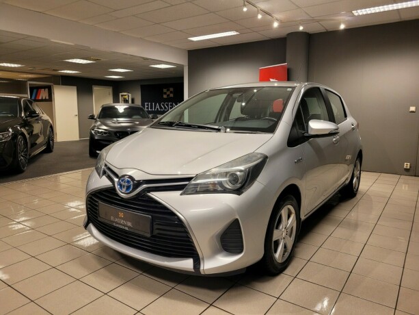 toyota-yaris-elektrisitetbensin-2016-big-8