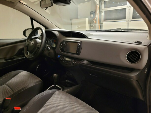 toyota-yaris-elektrisitetbensin-2016-big-12