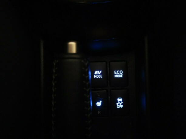 toyota-yaris-elektrisitetbensin-2016-big-19