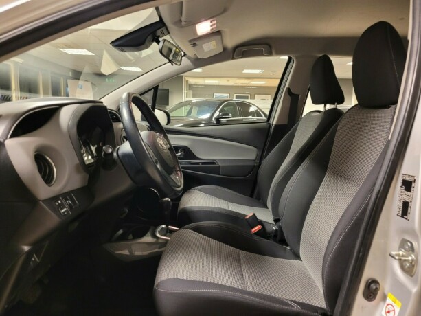 toyota-yaris-elektrisitetbensin-2016-big-16