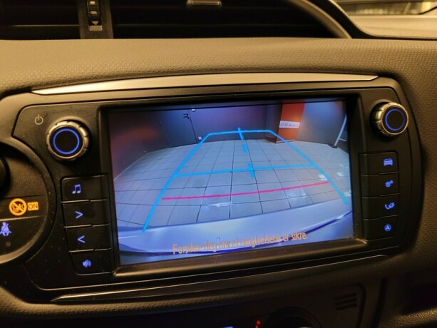 toyota-yaris-elektrisitetbensin-2016-big-20