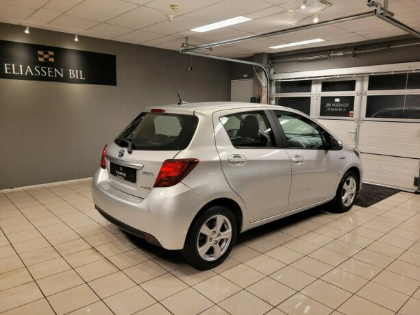 toyota-yaris-elektrisitetbensin-2016-big-4