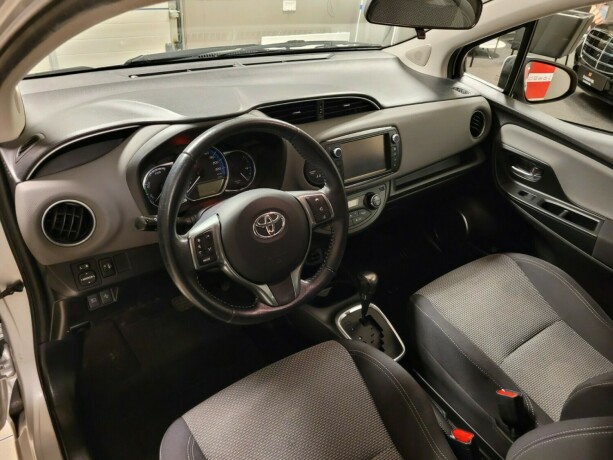 toyota-yaris-elektrisitetbensin-2016-big-17