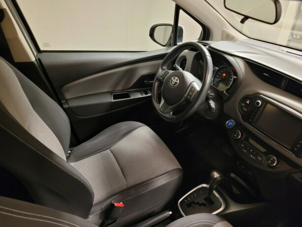 toyota-yaris-elektrisitetbensin-2016-big-13
