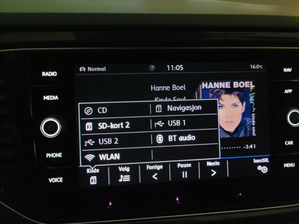 volkswagen-t-roc-bensin-2018-big-34