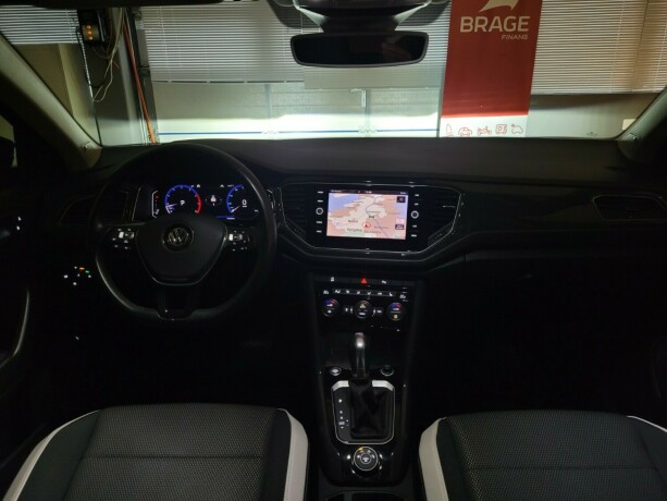 volkswagen-t-roc-bensin-2018-big-39