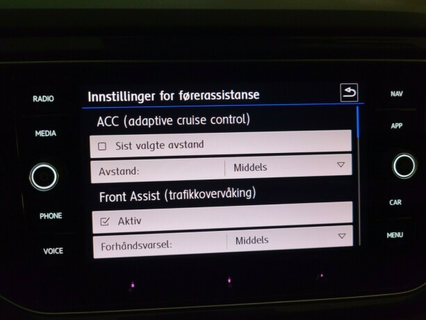 volkswagen-t-roc-bensin-2018-big-35