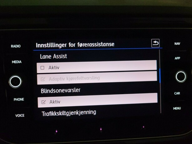 volkswagen-t-roc-bensin-2018-big-36