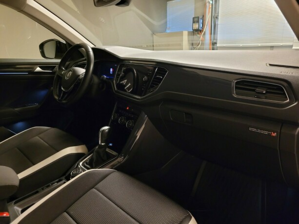 volkswagen-t-roc-bensin-2018-big-15