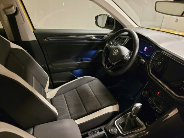 volkswagen-t-roc-bensin-2018-big-16