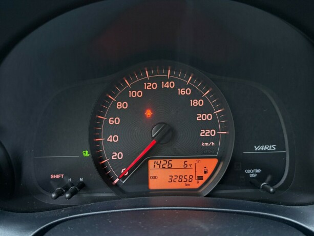 toyota-yaris-bensin-2012-big-15