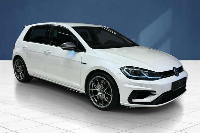 volkswagen-golf-bensin-2018-big-1