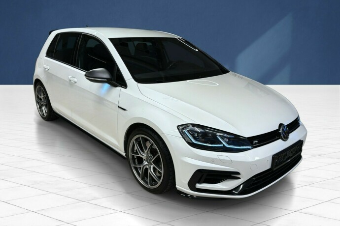 volkswagen-golf-bensin-2018-big-0