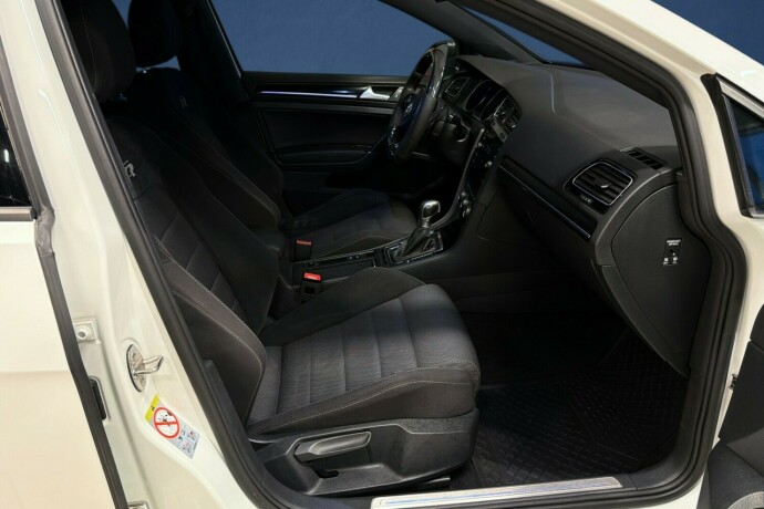 volkswagen-golf-bensin-2018-big-13