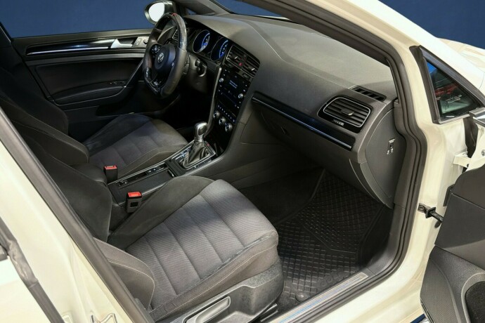 volkswagen-golf-bensin-2018-big-12