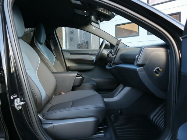 volvo-ex30-elektrisitet-2024-big-11