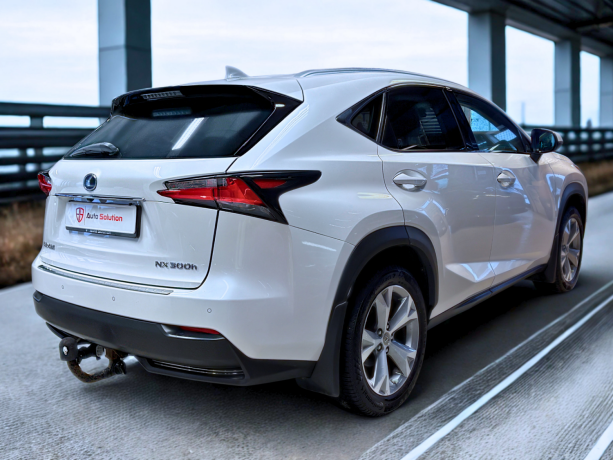 lexus-nx-300h-bensin-2015-big-1