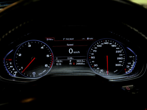 audi-a8-diesel-2011-big-18