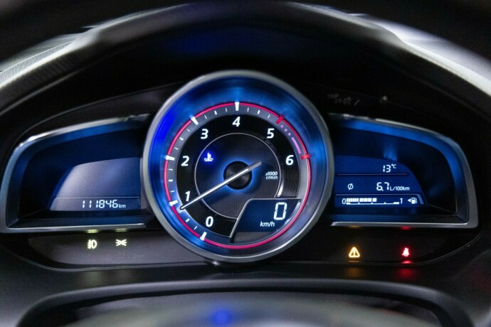 mazda-3-diesel-2015-big-10