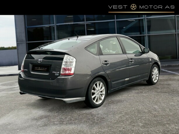 toyota-prius-bensin-2008-big-7