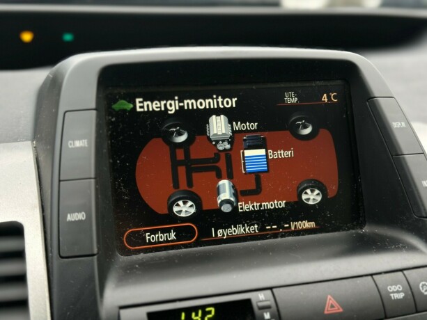 toyota-prius-bensin-2008-big-21