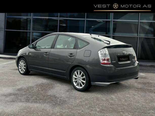 toyota-prius-bensin-2008-big-4