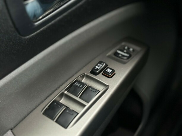 toyota-prius-bensin-2008-big-25