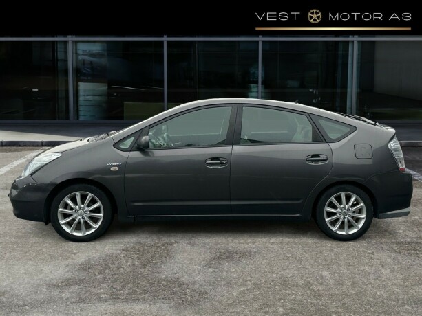 toyota-prius-bensin-2008-big-3