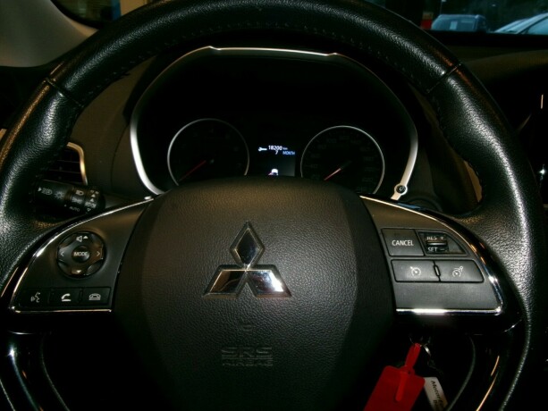 mitsubishi-eclipse-cross-bensin-2019-big-12