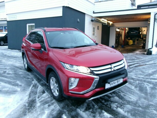 mitsubishi-eclipse-cross-bensin-2019-big-0