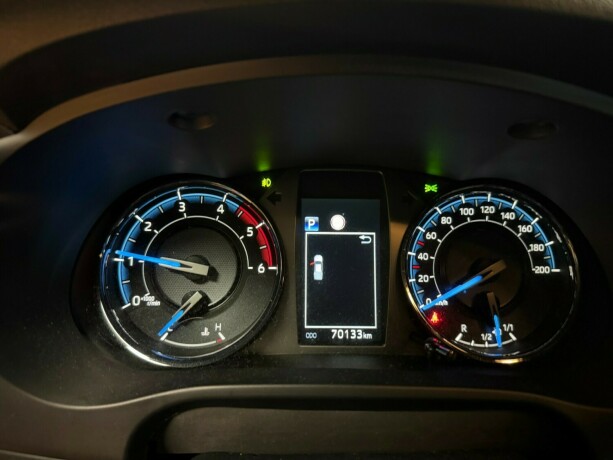 toyota-hilux-diesel-2021-big-13